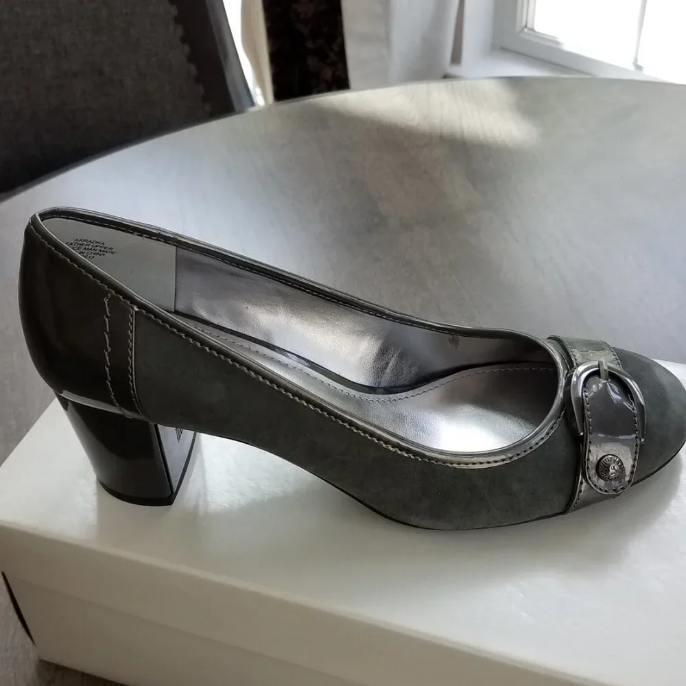 NIB AKRADKA Gray/Pewter suede shoes - Picture 6 of 6